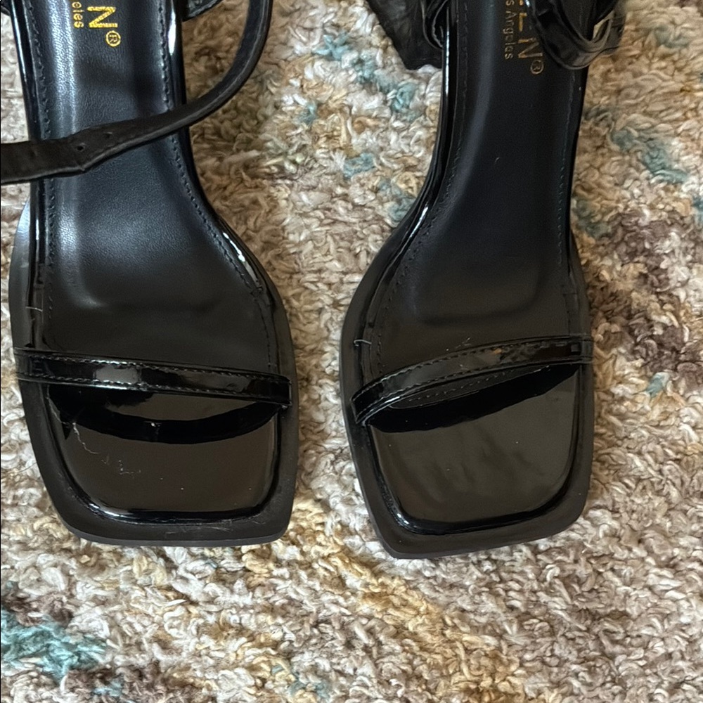 Black Women's Heels - Picture 6 of 7